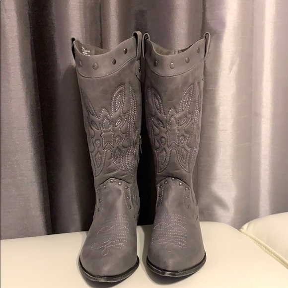 JUSTFAB Dolley gray boots. Size 6,5. - Picture 2 of 10